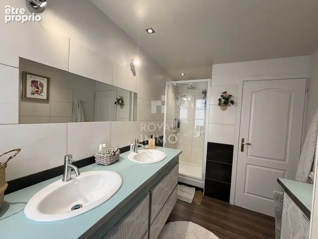 CUERS   Maison de charme avec piscine, à proximité des commerces - photo 6