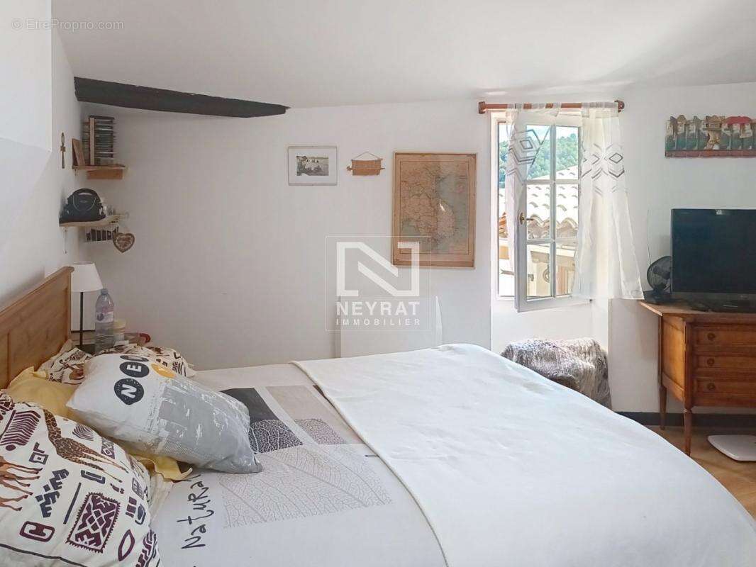 Appartement à TOURRETTES