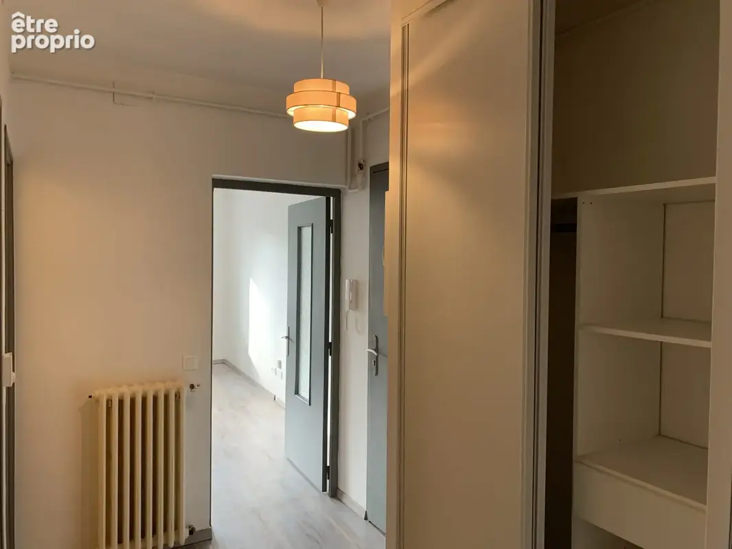 entrée, dégagement du T2 rdc