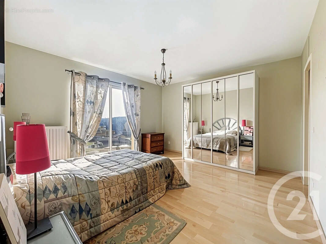 Maison à SAINT-CYR-SUR-LE-RHONE