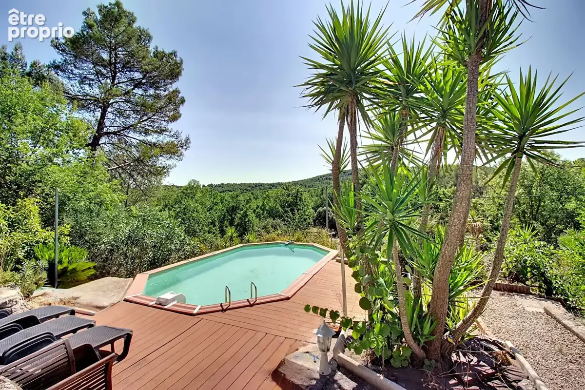 À VENDRE EN EXCLUSIVITÉ - CALLAS Maison 4 chambres avec piscine et grand terrain de 3205 m² - photo 20
