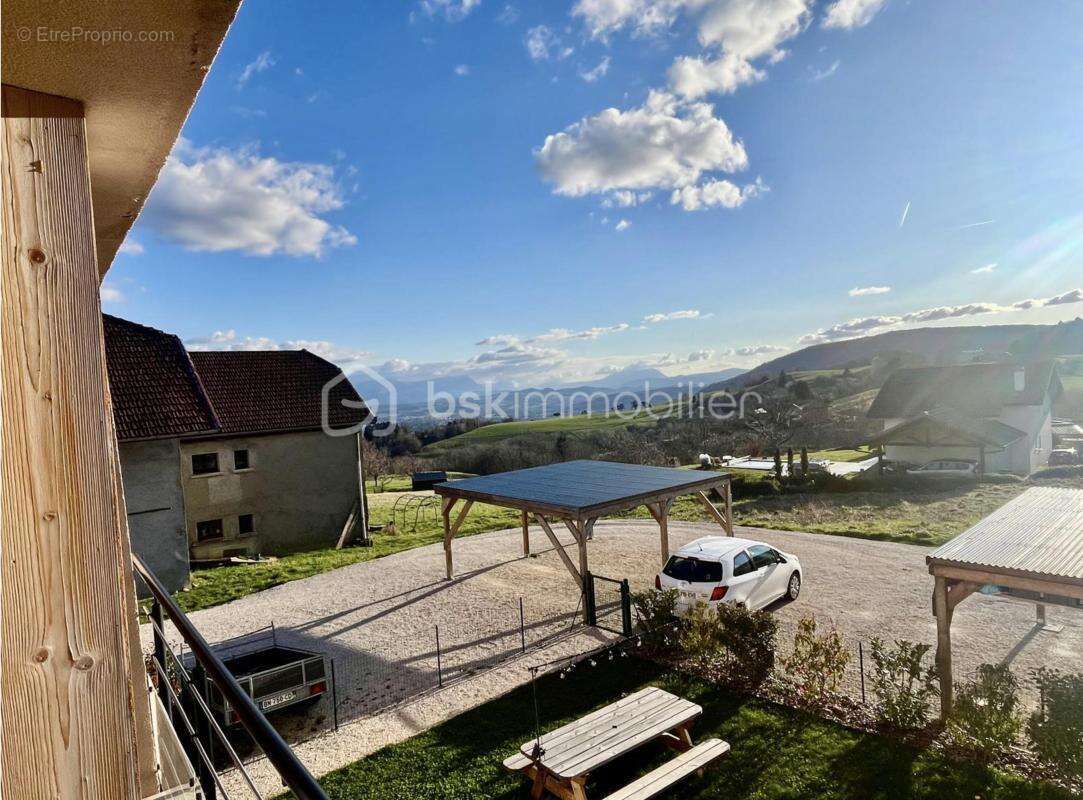 Appartement à PRINGY