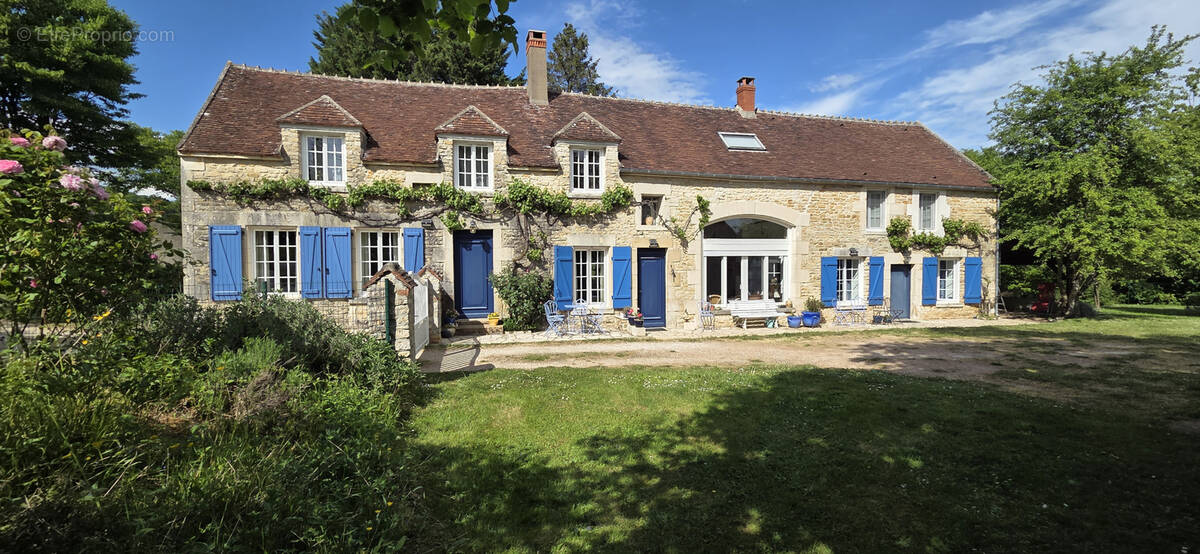 Maison à MENOU