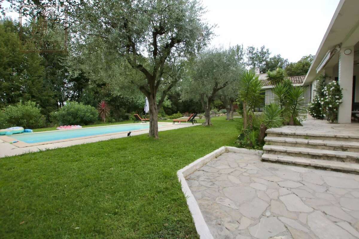 Maison à TOURRETTES-SUR-LOUP