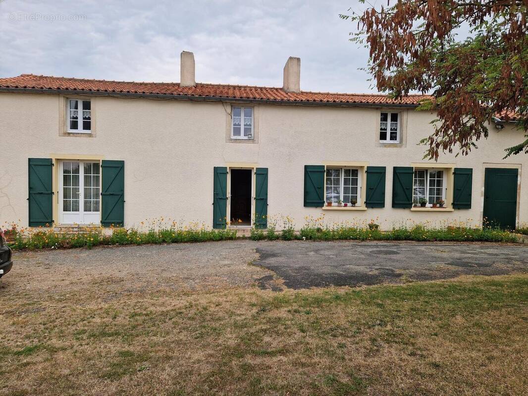 Photo 1 - Maison à MOUZEUIL-SAINT-MARTIN