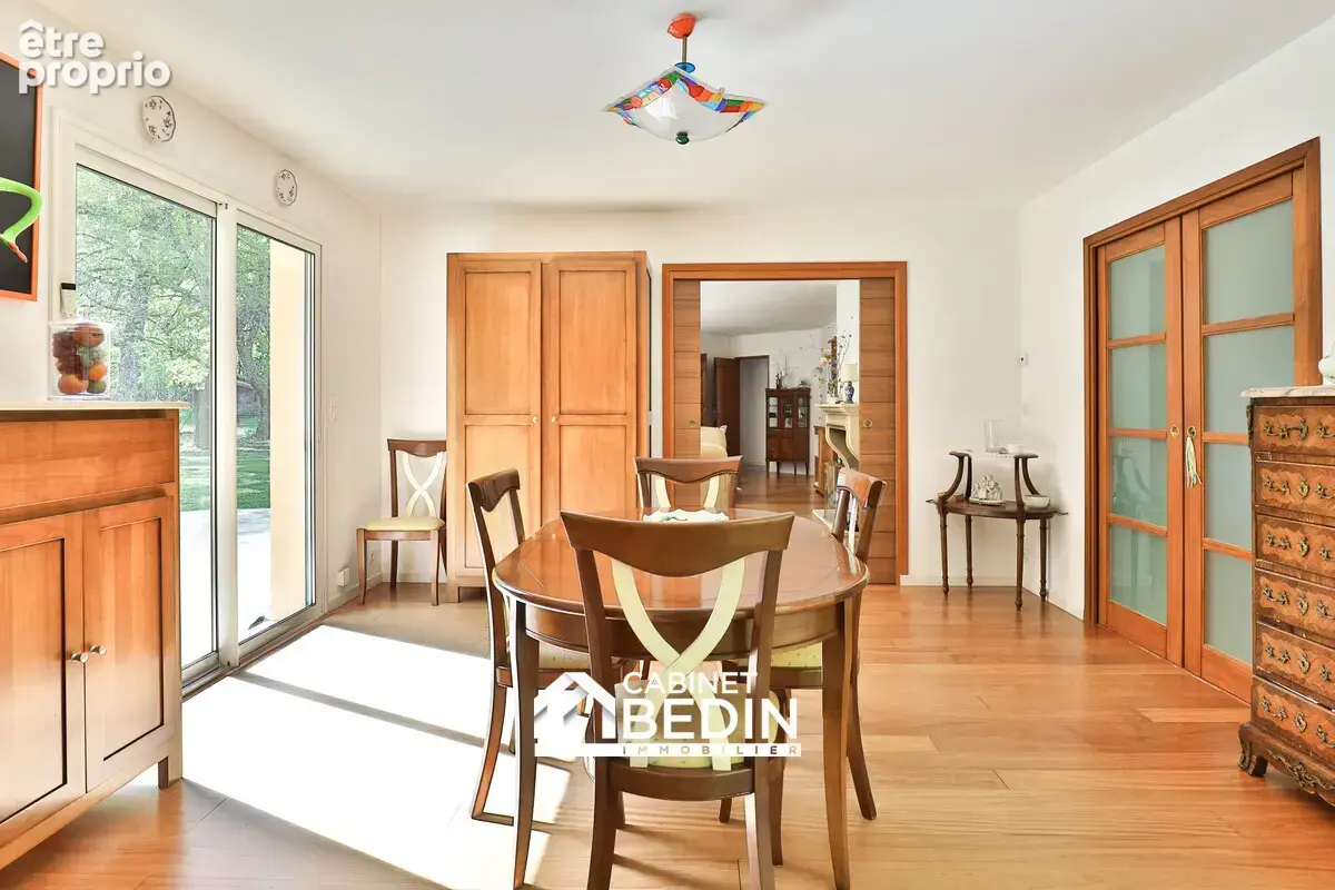 Maison 7 pièces 220 m² à vendre à Saint-Morillon (33650) - photo 3