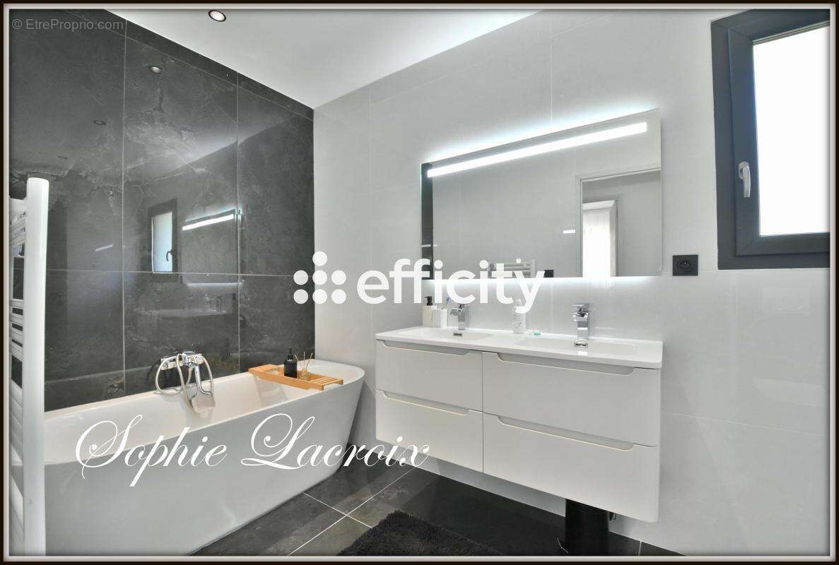 Maison 135 m² à Le Peage-De-Roussillon  - photo 9