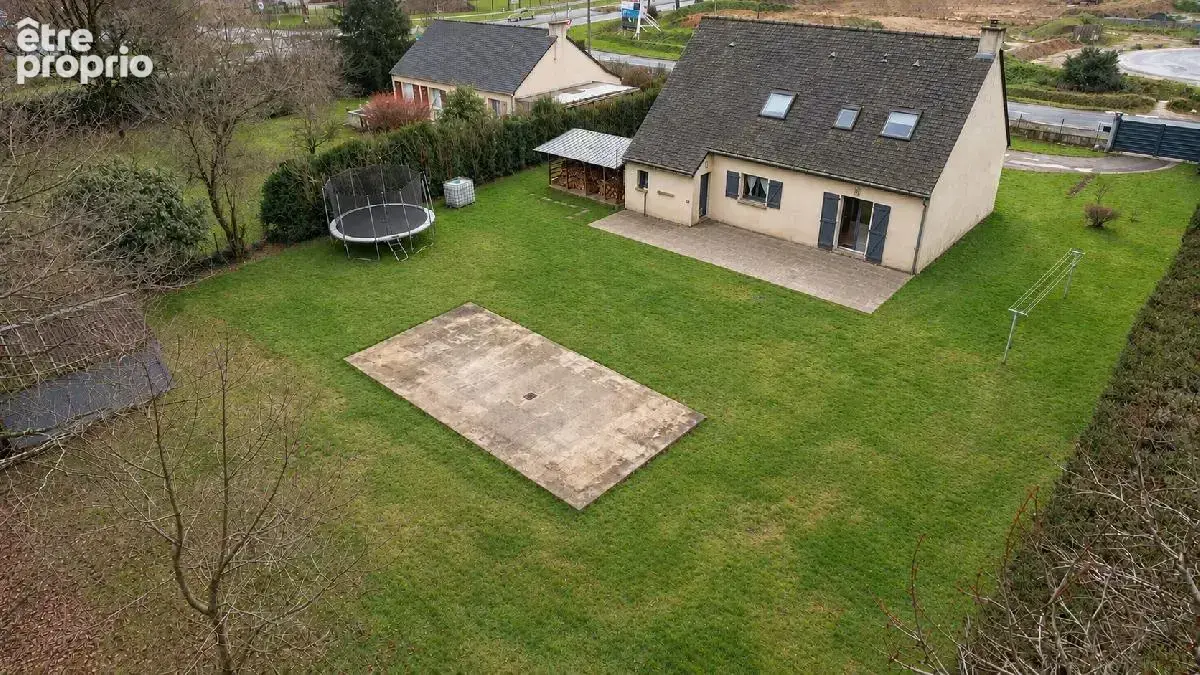 Maison familiale de 140 m² - 5 chambres ou 4 chambres + 1 bureau - Superbe terrain de 1 550 m² - Fort potentiel - photo 1