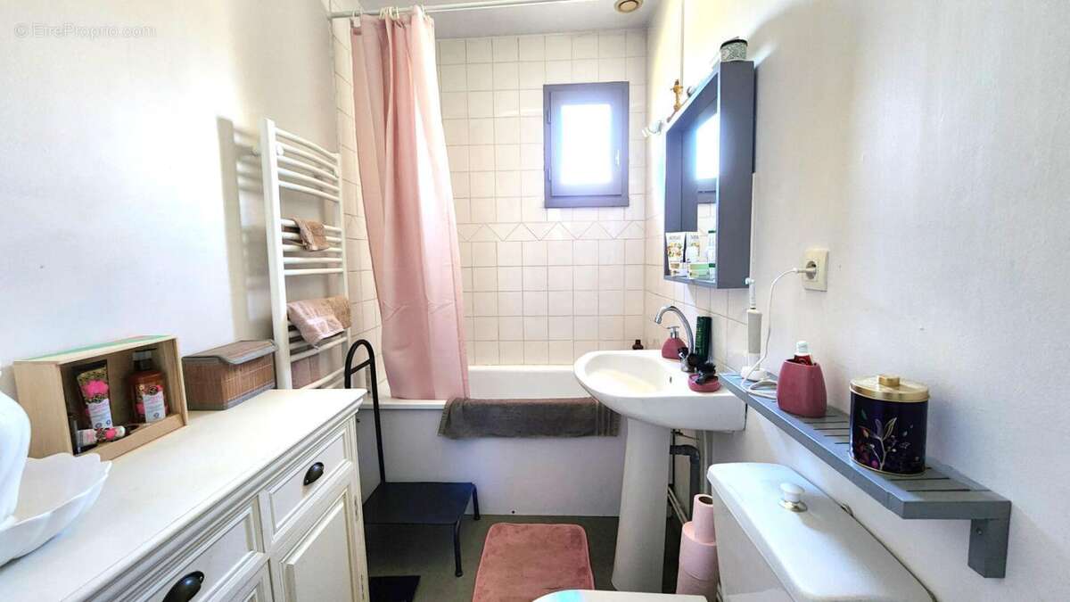Ensemble immobilier 443m² - grange 200m² - terrain 1291m² - photo 11