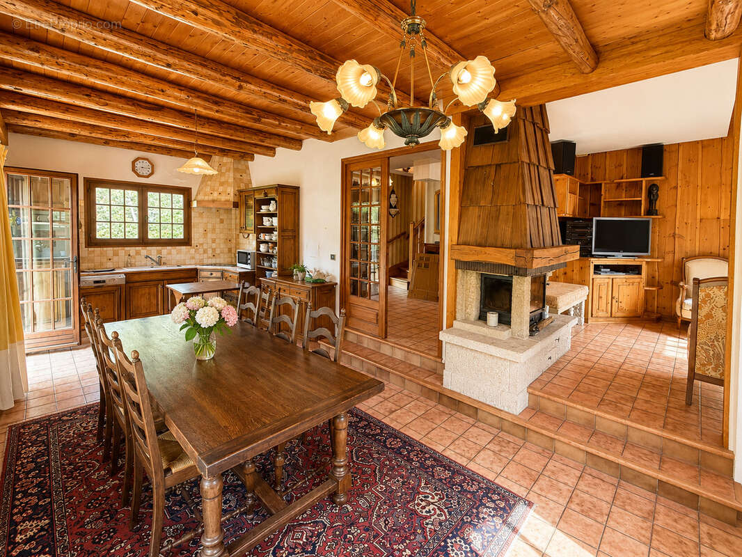 Maison 6 pièces avec terrain de 2748 m2 - photo 2