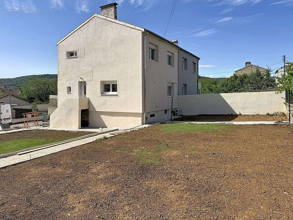 FAMECK   Maison mitoyenne rénovée de 87 m2 - 3 chambres sur 5,59 ares   265 000,- € - photo 8