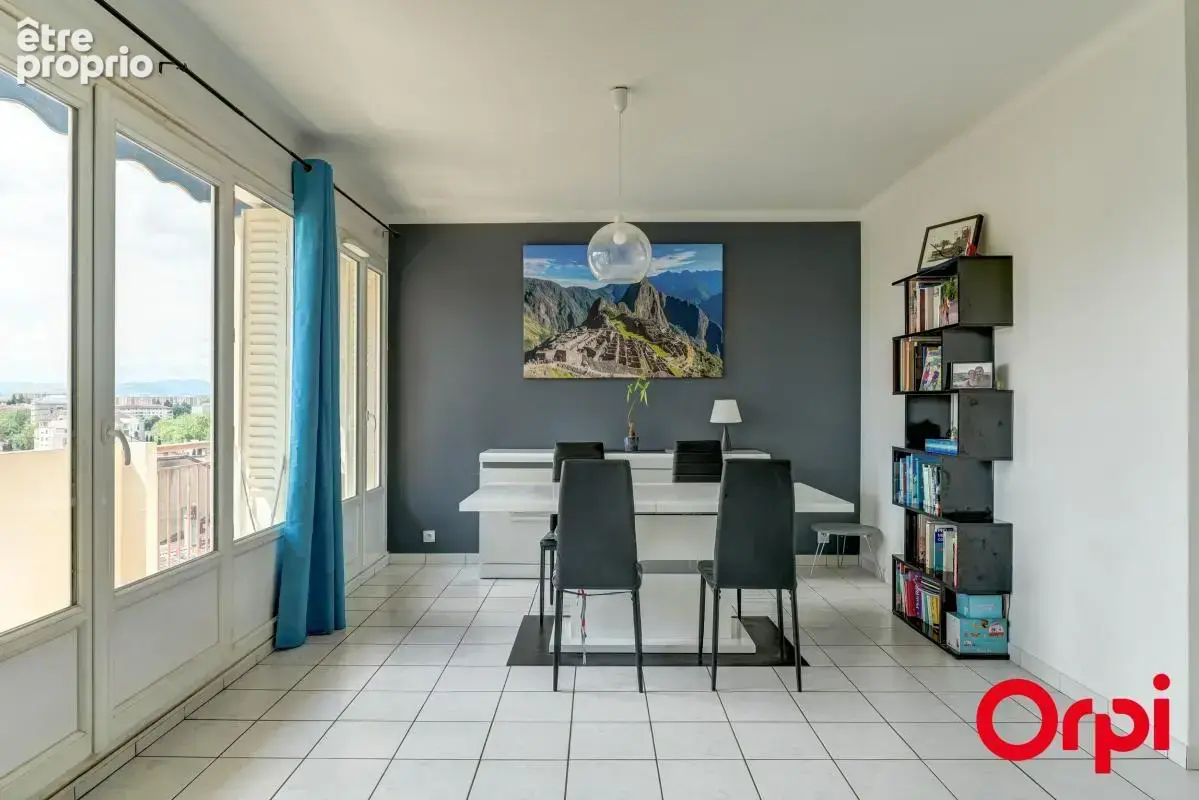 CALUIRE CENTRE BOURG - T3 de 79 m² avec vue dégagée - photo 3