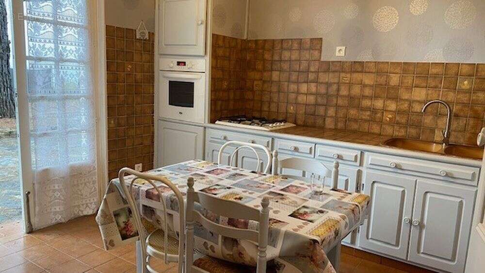 Maison à SAINT-HILAIRE-DE-BRETHMAS