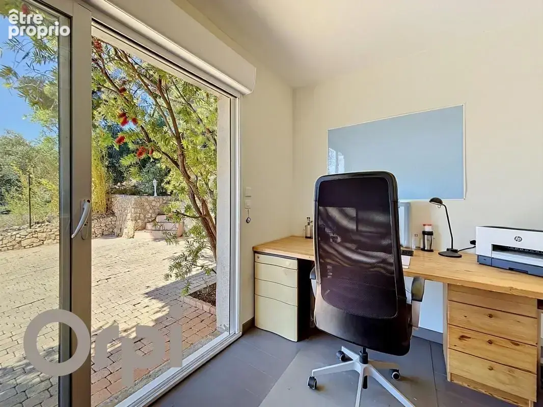 Élégante Propriété avec Vue Dominante • Piscine, Suite Parentale & Studio Indépendant - photo 16
