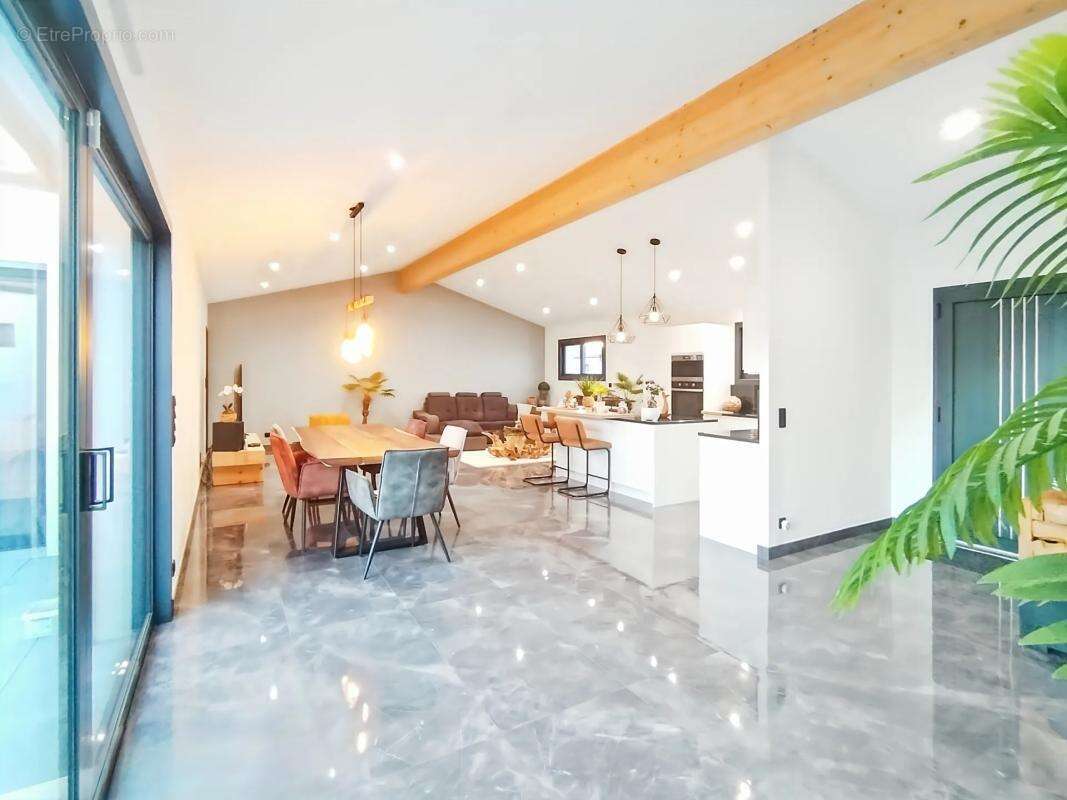 Maison à SAINT-SAUVEUR-D'AUNIS