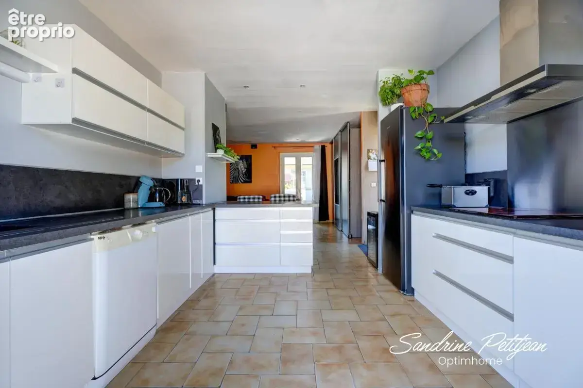 À vendre – Maison familiale de plain-pied 108.5 m² (4 chambres - Véranda) + Garage – Piscine – Terrain 555 m² – Saint-André-de-C - photo 3