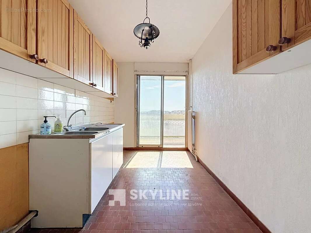 Appartement à MARSEILLE-1E