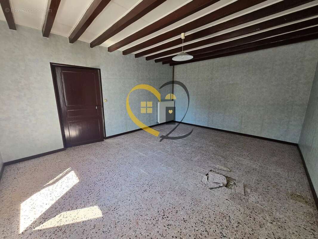 Maison à rénover avec dépendances – Neuvy-Deux-Clochers (18) - photo 8