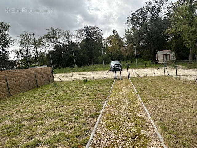 Appartement T2 entièrement rénové en rez de jardin dans résidence fermée. - photo 8