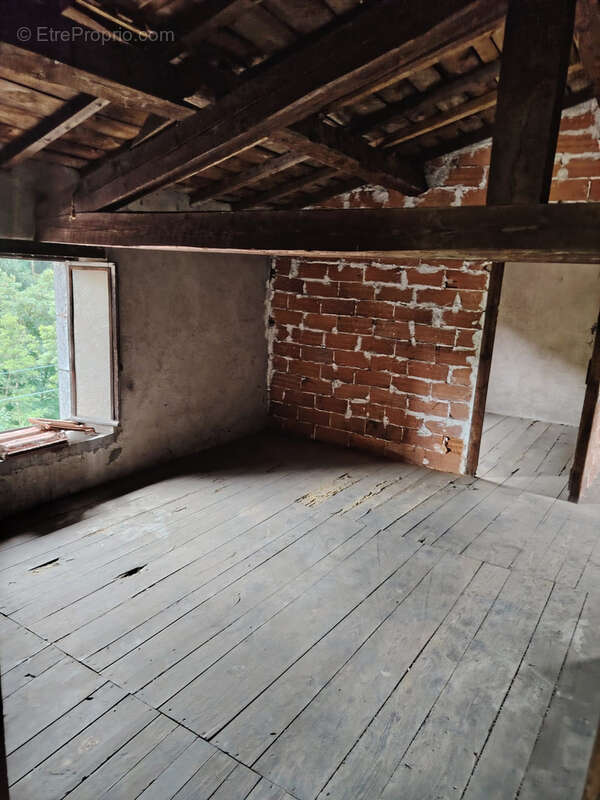 Appartement à LA MONNERIE-LE-MONTEL