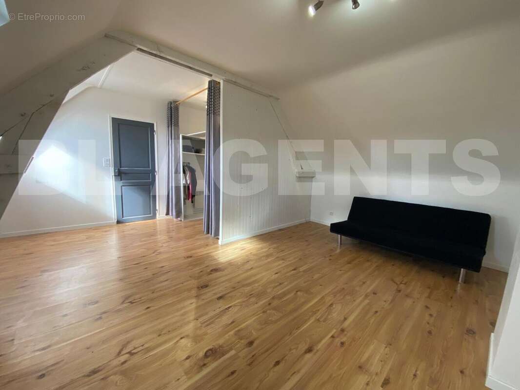 WhatsApp Image 2025-10-07 à 15 - Maison à VION