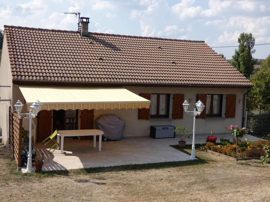 Maison à CREUZIER-LE-NEUF