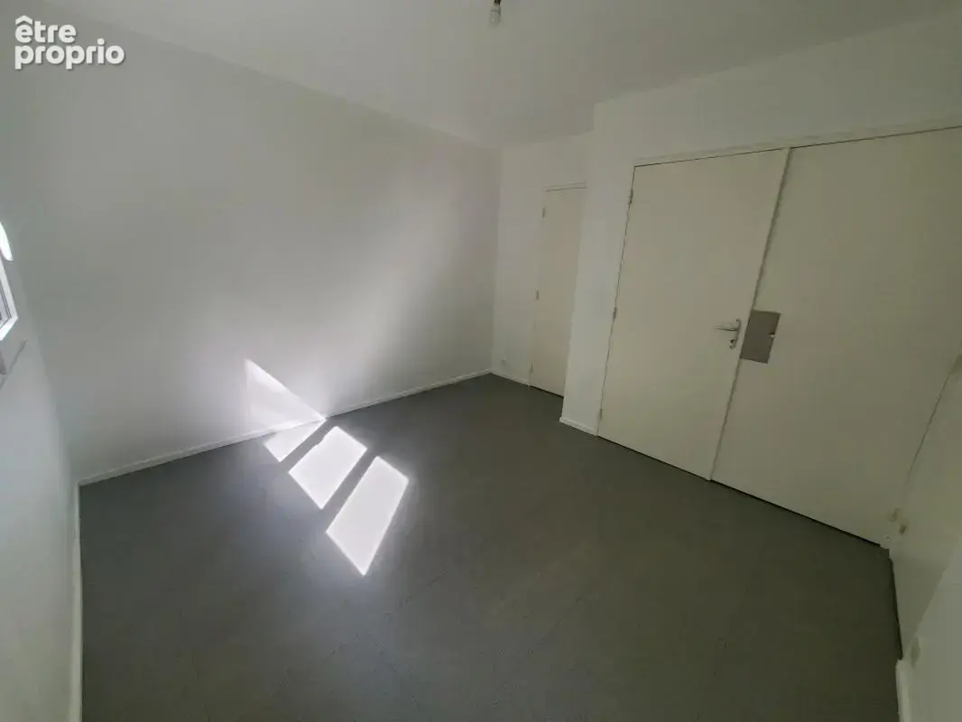 Beau T3 avec balcon, cave et stationnement extérieur - photo 8