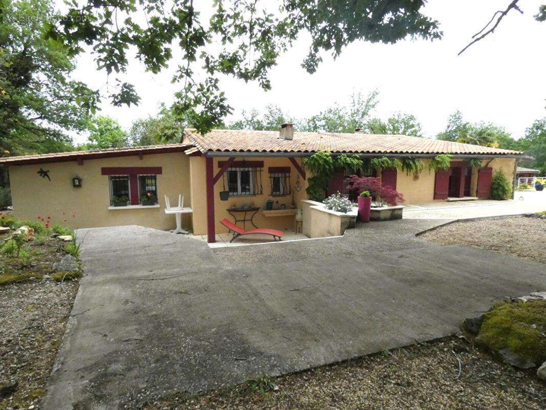 Maison Chourgnac 9 pièce(s) 260 m2 - photo 2