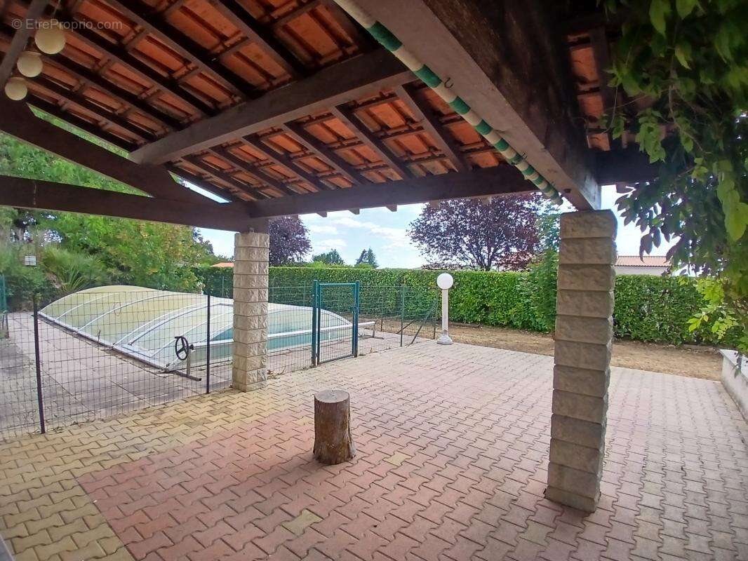 Maison familiale avec piscine   Gare TGV d'Angoulême à proxi - photo 24