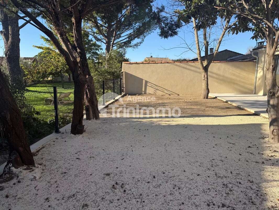 Maison à MORIERES-LES-AVIGNON