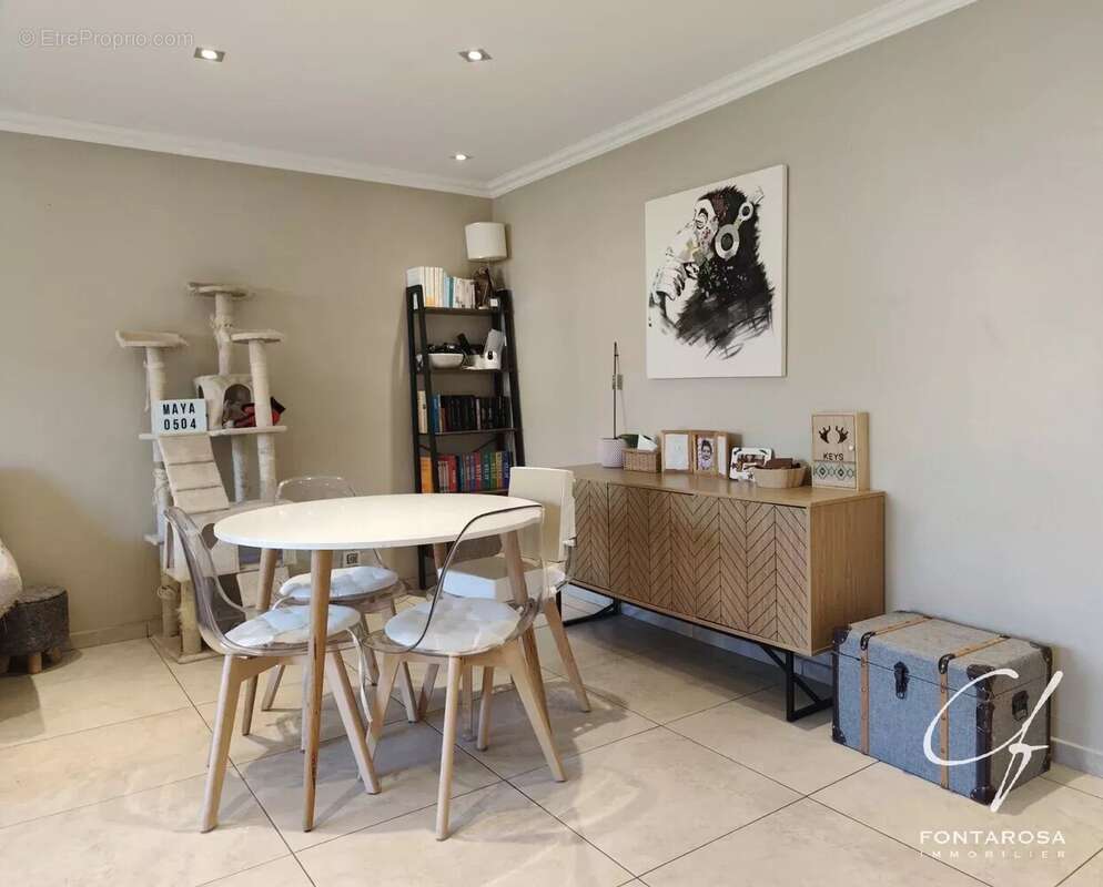 Appartement à ROQUEBRUNE-SUR-ARGENS