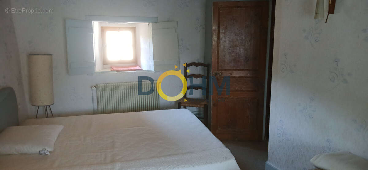 A vendre maison de bourg en pierre avec garage et jardin - photo 20
