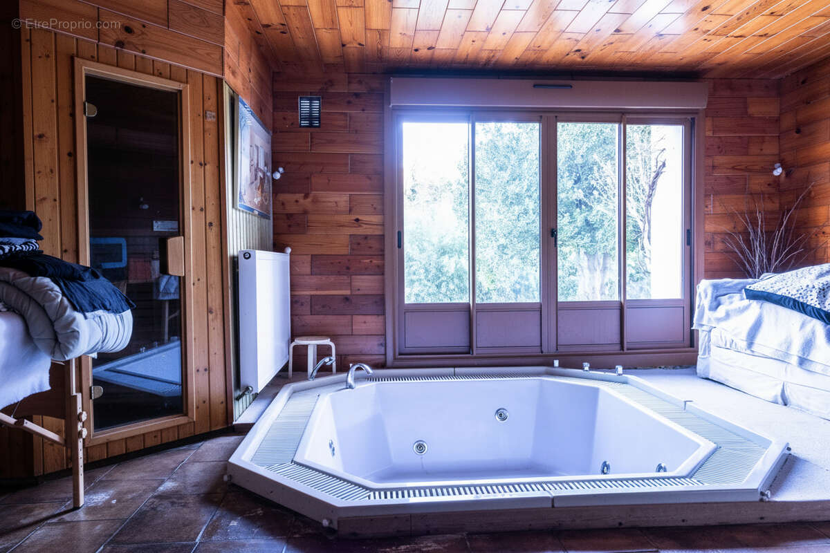 Maison à MEOUNES-LES-MONTRIEUX