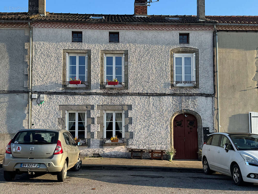 Maison à LE DORAT