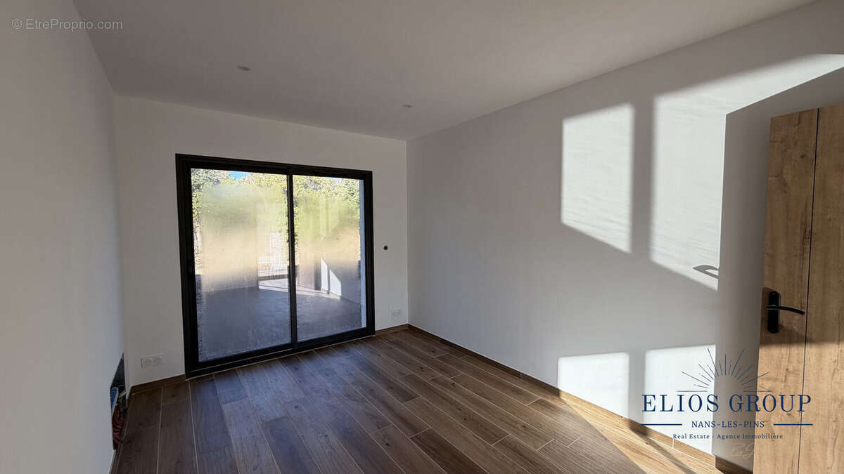 Maison 269 m² à Nans-Les-Pins  - photo 8
