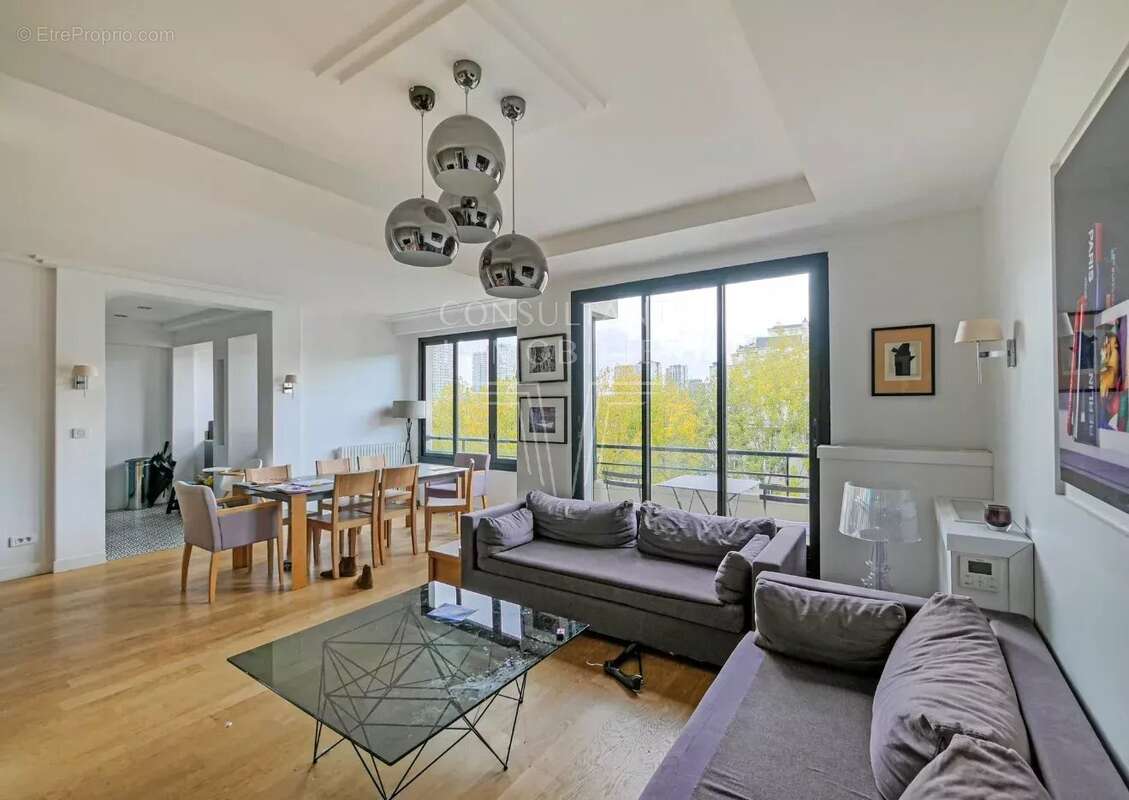 Appartement à PARIS-16E