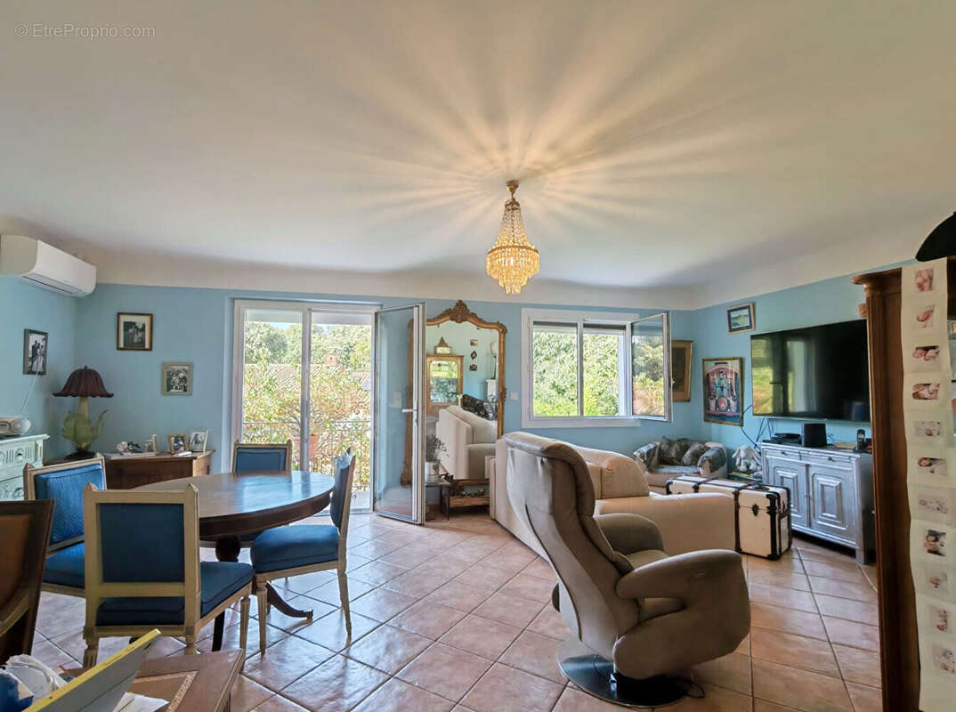 Maison Le Pradet 6 pièce(s) 126.48 m2 - LE PRADET Entre Centre-ville et les plages - photo 2