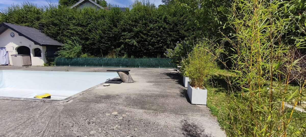 Terrain constructible de 998 m² avec piscine à Fillière - photo 4