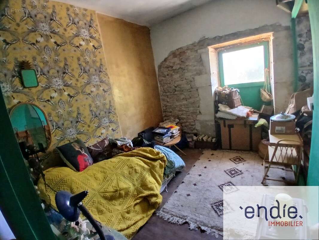 Maison de caractère à rénover  140 m² habitables Vals-des-Tilles (Villemoron) sur terrain de 570m² - photo 6
