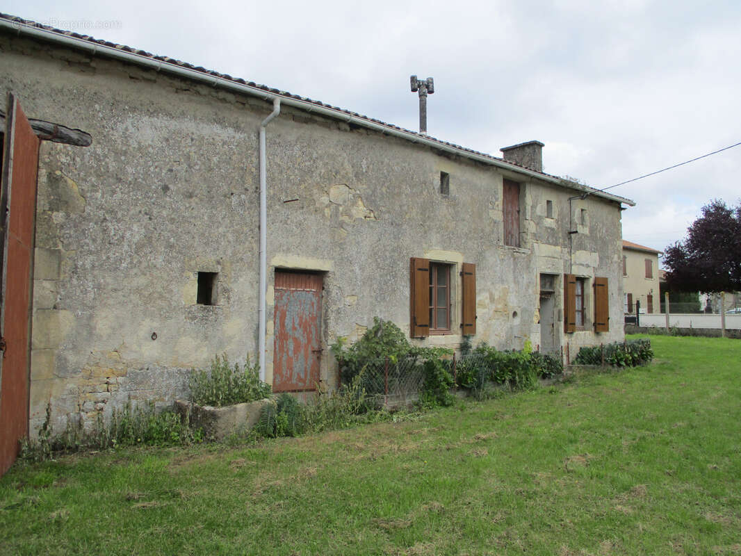 Longère à rénover. - photo 2