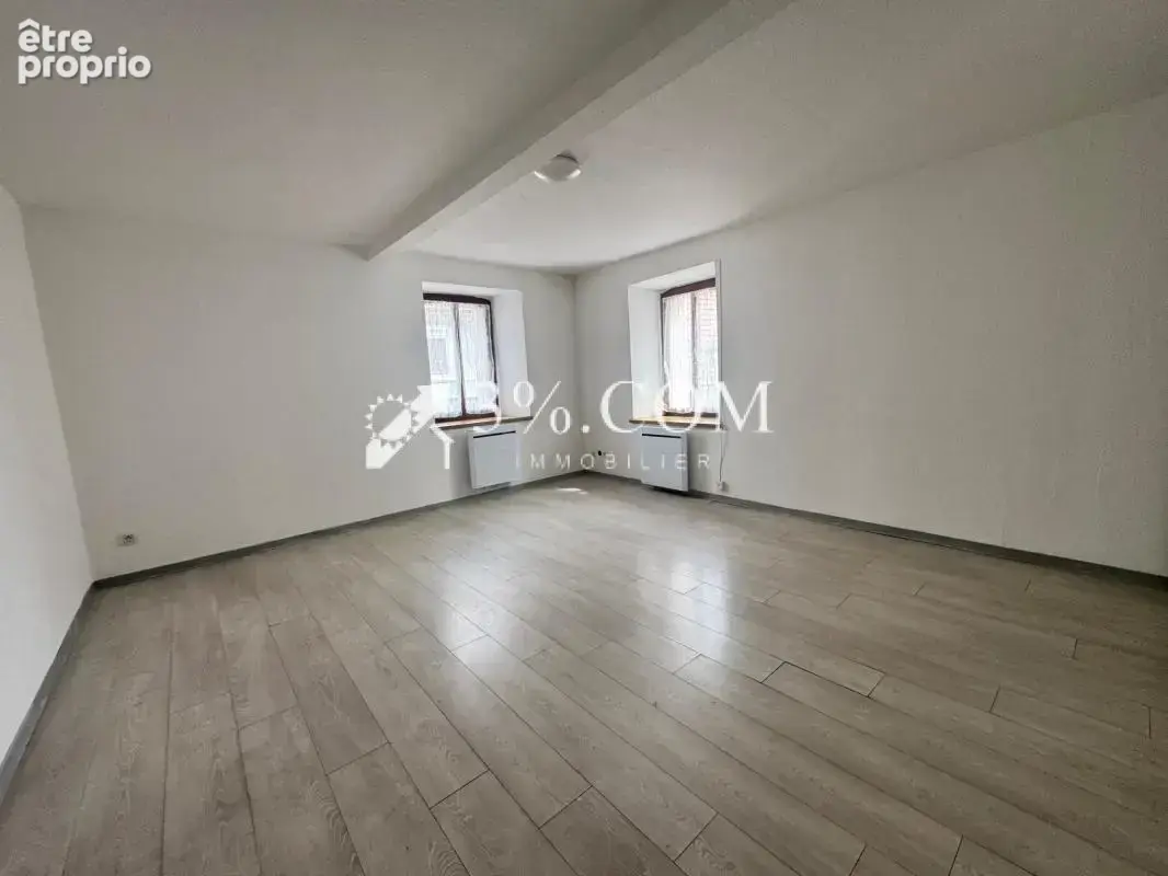 3%COM Appartement F5 en triplex avec cave - photo 2