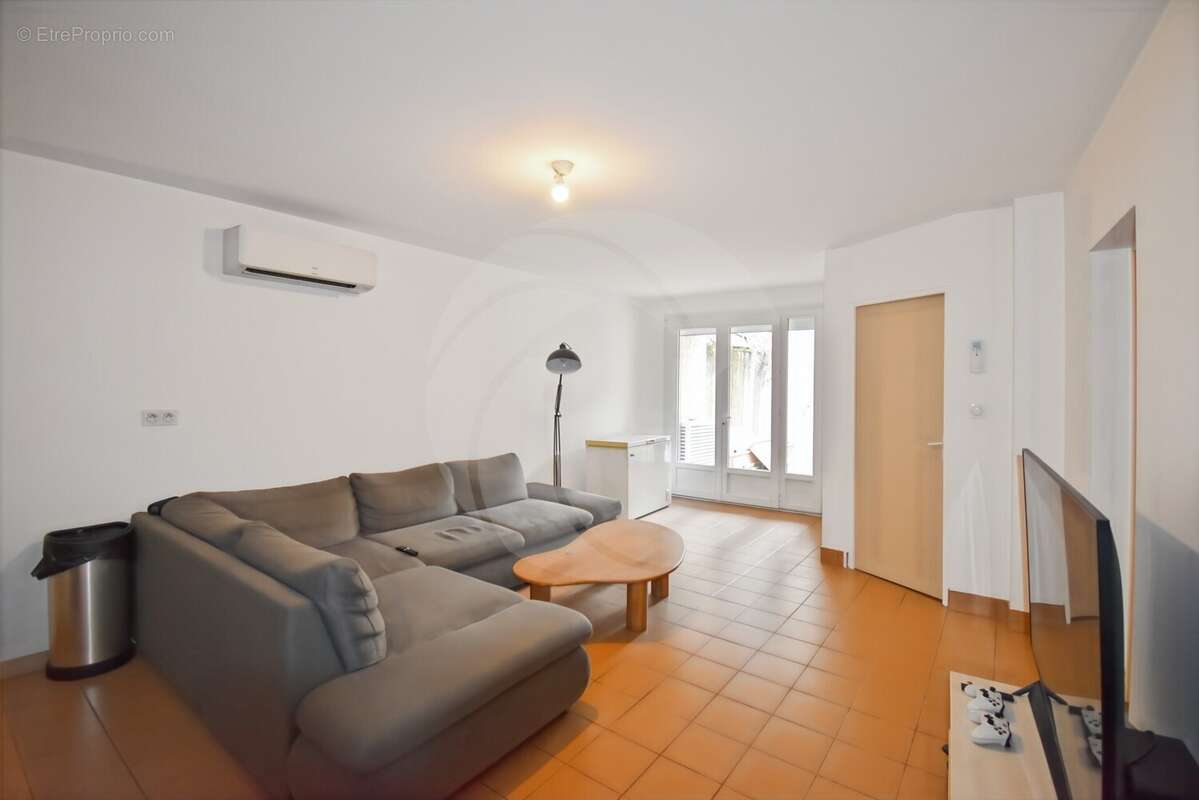 Appartement à NEGREPELISSE