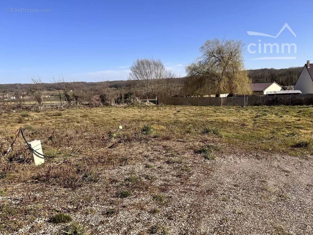 Terrain à LIZY-SUR-OURCQ