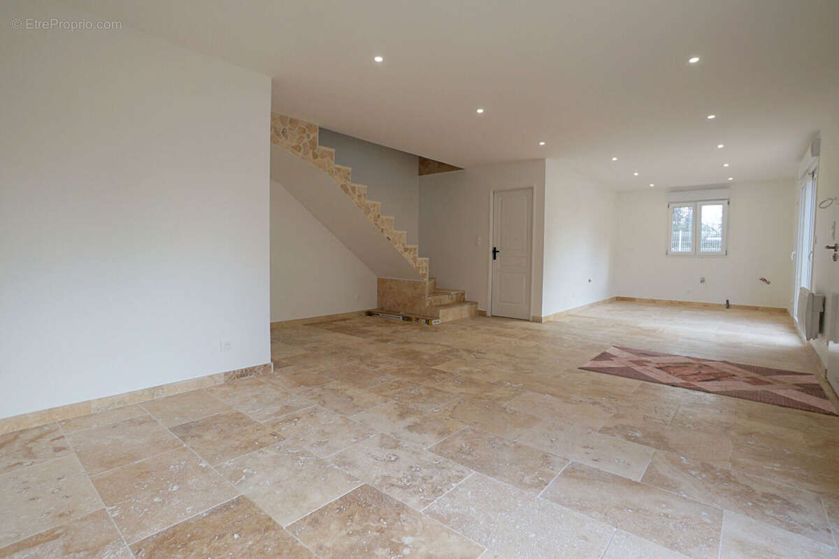 Maison à MEZIERES-SUR-SEINE