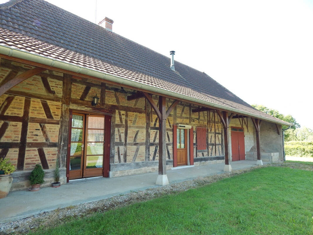 MAISON À VENDRE 100 M² ENVIRON - Maison à BLETTERANS
