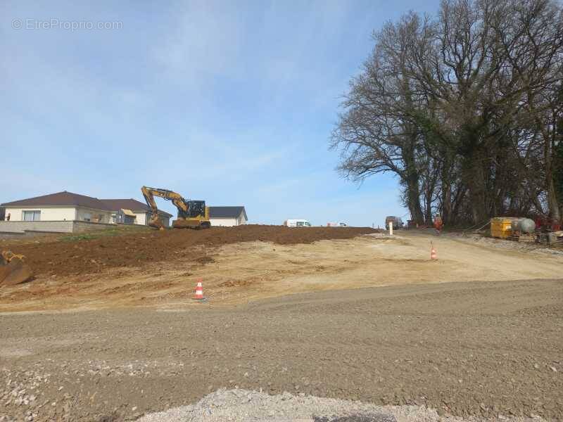 Terrain à HERICOURT