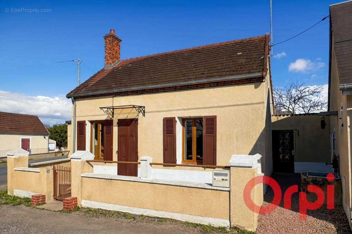 Maison à LA GUERCHE-SUR-L'AUBOIS