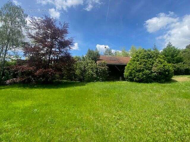 Terrain à CHARBONNIERES-LES-BAINS