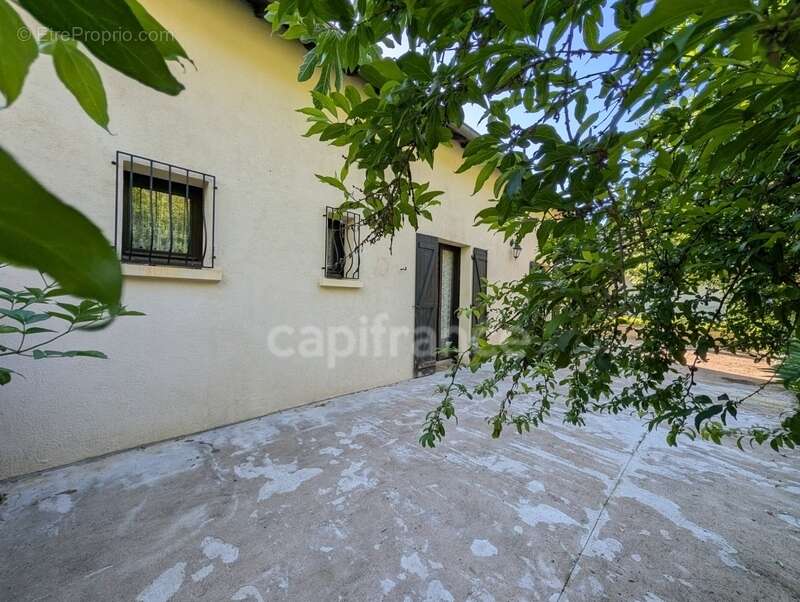 Maison 3 niveaux – 161 m² habitables – fort potentiel de rénovation - photo 4