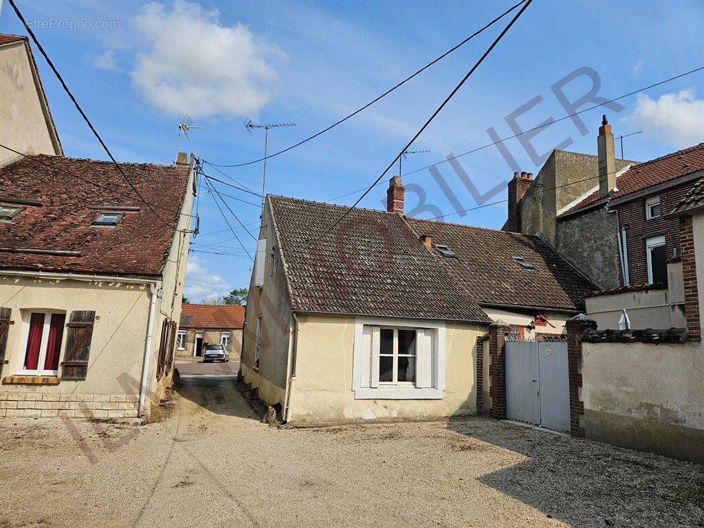 Maison à BRIENON-SUR-ARMANCON